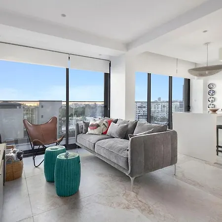 Luxury Beachfront Apartment *